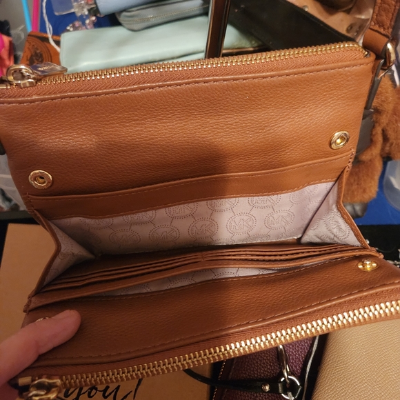 EUC Michael Kors Crossbody - Picture 6 of 7